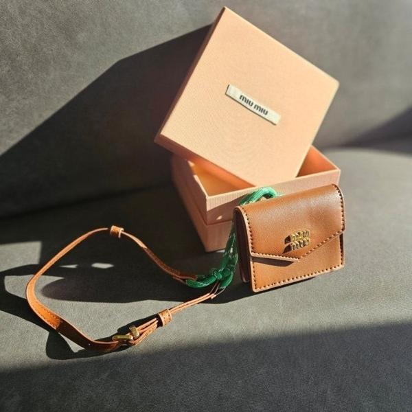 미*** 메탈트릭 미니파우치