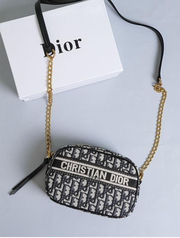 디* 오블리크 체인 카메라 크로스백