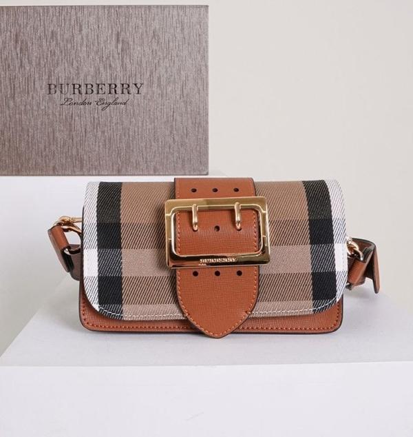 버** 하우스 체크 브라이들 버클 크로스 백