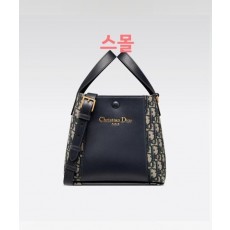 디* Signature 스몰 버킷백 블루 Di*r Oblique 자카드  스무스 송아지 가죽