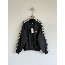 발**** x 아*** OG 삼선 트랙수트 자켓  수입
