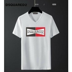 디**** 사각 포인트 v넥티셔츠