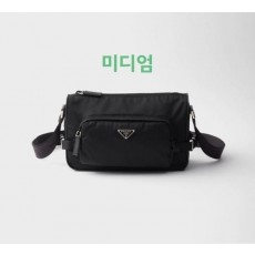 프** 미디엄 리나일론 및 사피아노 가죽 숄더 백