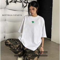 보** 백로고 디자인 티셔츠