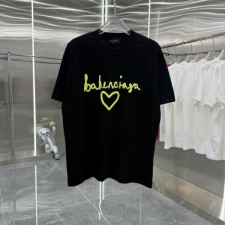 발**** 형광 하트로고 티셔츠