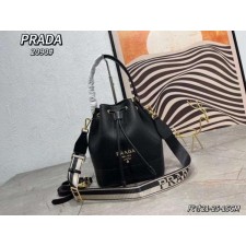 프** 다이노 레더 금장장식 버킷백