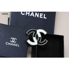 샤* 블랙 화이트 CC 로고 브로치