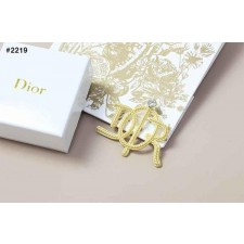 디* 로고 브로치