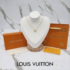 루* 에센셜 V 목걸이 904