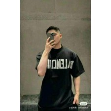 발**** 테이프 로고 티셔츠