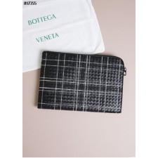 보** 인트레치아토 레터 스티치 클러치 백