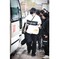 발**** 배색로고 바람막이