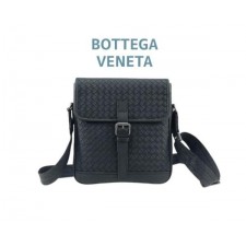 보** 인트레치아토 버클 레더 크로스 백