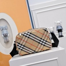버** 체크 크로스 바디백