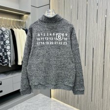 메* 마르지엘라 자수 로고 반집업 니트