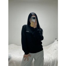 발**** 라운드 맨투맨 티셔츠