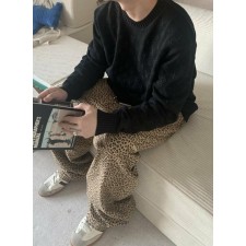 루* 전판 자수로고 니트