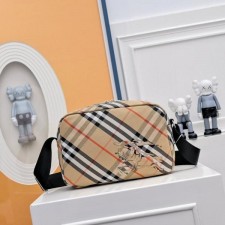 버** 체크 크로스 바디백