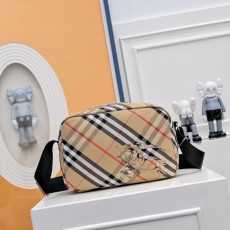 버** 체크 크로스 바디백