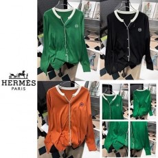 에*** 라인배색 버튼 스웨터