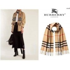 버** 체크 머플러