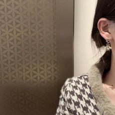 구* 인터로킹 G디테일의 벌 디테일 귀걸이