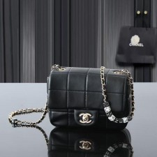 샤* 큐브 체인 플랩백