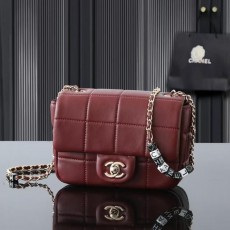 샤* 큐브 체인 플랩백