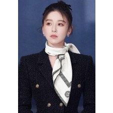 샤* 심볼로고 화이트 스카프