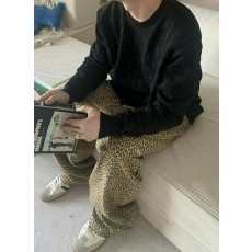 루* 전판 자수로고 니트