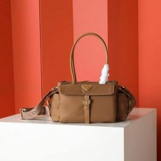 프** 익스플로어 토트