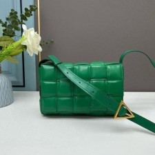 보** 패디드 카세트백