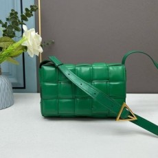 보** 패디드 카세트백