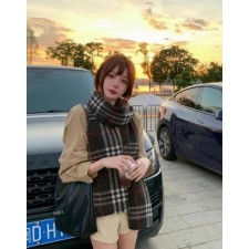 버** 메탈락 모노그램 체크 실크 스카프 머플러수입최고급