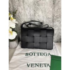 보** 카세트 레더숄더백