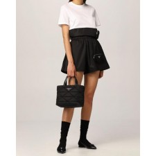 프** 고급 리나일론 나파 트라이앵글 퀼팅 패딩 더블핸들 지퍼 포켓 토트 블랙