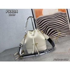 프** 다이노 레더 금장장식 버킷백